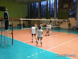 Женският волейболен отбор на Казанлък стартира с победа в контролите / Новини от Казанлък