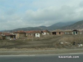 Събарят ромското гето в Мъглиж