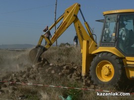 Видео: Започна събарянето на постройки в ромската махала на Мъглиж