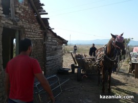 Видео: Започна събарянето на постройки в ромската махала на Мъглиж