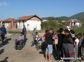 Видео: Започна събарянето на постройки в ромската махала на Мъглиж