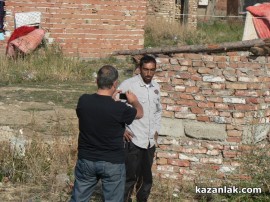 Видео: Започна събарянето на постройки в ромската махала на Мъглиж