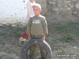 Видео: Започна събарянето на постройки в ромската махала на Мъглиж