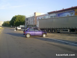 Все още е затруднено движението заради леката катастрофа до Кауфланд