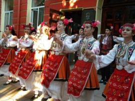 Ансамбъл „Искра” бе отличен за принос в съхраняването на българските традиции / Новини от Казанлък