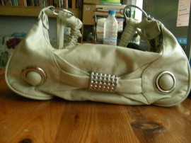 Откраднаха портмонето на лекарка от кабинета й / Новини от Казанлък