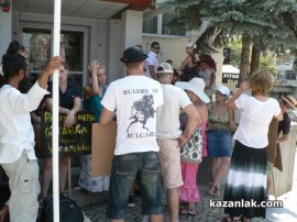 Съдът отмени заповедта, с която през лятото Кметът спря театралните митинги пред Общината / Новини от Казанлък