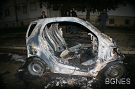 7 коли потрошени и една запалена по тъмно в Източното