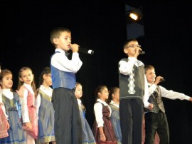 Детско утро представи Вокална студия „Искрица” при Читалище „Искри” / Новини от Казанлък