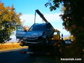 Видео: Шофьор само с драскотина при тежка катастрофа до Казанлък