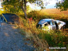 Видео: Шофьор само с драскотина при тежка катастрофа до Казанлък