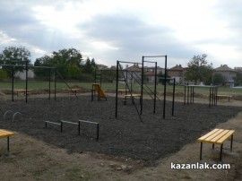 Видео: стрийт фитнес площадката в Казанлък се сдоби с нови уреди