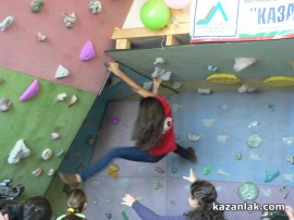 Прерязаха лентата на нова катерачна стена