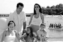 Дарина Павлова изпрати баща си в Казанлък