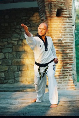 Един от най-добрите български таекуондисти прави клуб в Казанлък