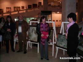 Един мъж и 22 дами се включиха в Областната изложба на гоблени в Казанлък