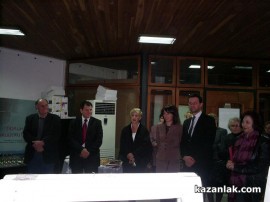 Един мъж и 22 дами се включиха в Областната изложба на гоблени в Казанлък