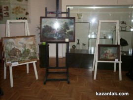 Един мъж и 22 дами се включиха в Областната изложба на гоблени в Казанлък