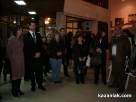 Един мъж и 22 дами се включиха в Областната изложба на гоблени в Казанлък