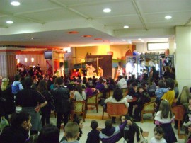 Безплатен куклен театър за децата на Казанлък