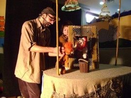 Безплатен куклен театър за децата на Казанлък