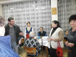 Младежите на ГЕРБ зарадваха старите хора от дом №1