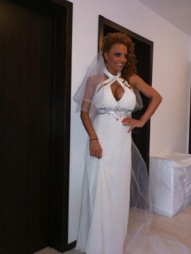 Юнона облече булчинската рокля