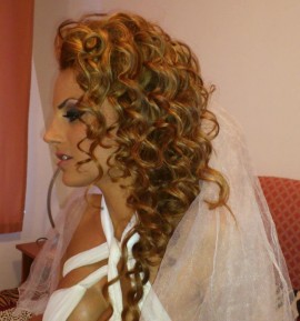 Юнона облече булчинската рокля