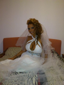 Юнона облече булчинската рокля