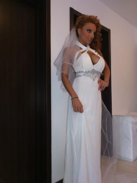 Юнона облече булчинската рокля