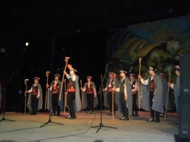 Ансамбълът за народни песни и танци „Искра”: Здраве да е, плодородие и щастие! 