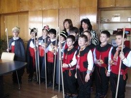 Коледарчета наричаха добри думи в Община Казанлък