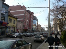 Топлото време изкара казанлъчани от домовете