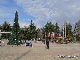 Топлото време изкара казанлъчани от домовете