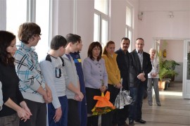 Давид Холдинг поднови компютърния кабинет в казанлъшката математическа гимназия