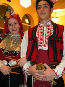 В читалище “Искра“ казанлъчани се почерпиха с вино за Трифон - Зарезан