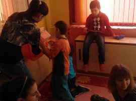 Младежите от “Взаимопомощ“ раздаваха мартеници и добро настроение