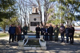 Паметна плоча на военни летци откриха днес в Казанлък
