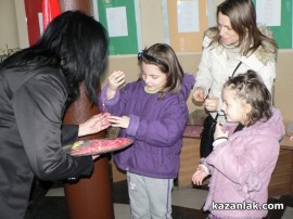 Изложба на мартеници в Библиотеката