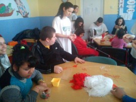 Младежи подариха незабравим ден на Баба Марта на деца с увреждания