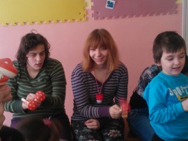 Младежите от “Взаимопомощ“ раздаваха мартеници и добро настроение