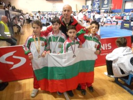 Казанлъшките таекуондисти  се завърнаха с медали от Сърбия