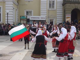 Кукерите на Голямо Дряново спечелиха специална награда на “Кукерландия 2013“