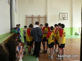 Отборите на Вапцаров и Кирков станаха общински шампиони по волейбол / Новини от Казанлък