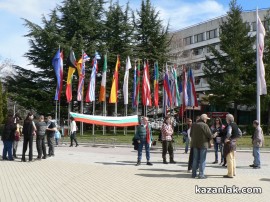 20 души излязоха на протест в центъра на Казанлък