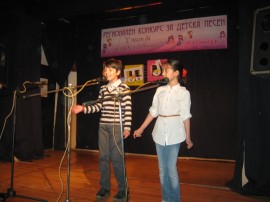 Национален конкурс за забавна песен „С песен да възродим доброто” / Новини от Казанлък