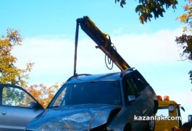 Автомобил се преобърна в крайпътна нива / Новини от Казанлък