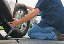 Откраднаха чанта с пари и документи докато собственика й сменял гума / Новини от Казанлък