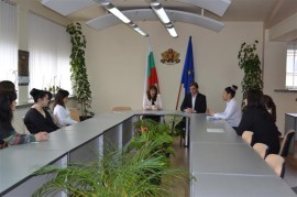 Ученици станаха мениджъри за един ден