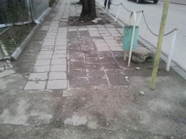 Започват ремонтните дейности пред Съдебната палата в Казанлък